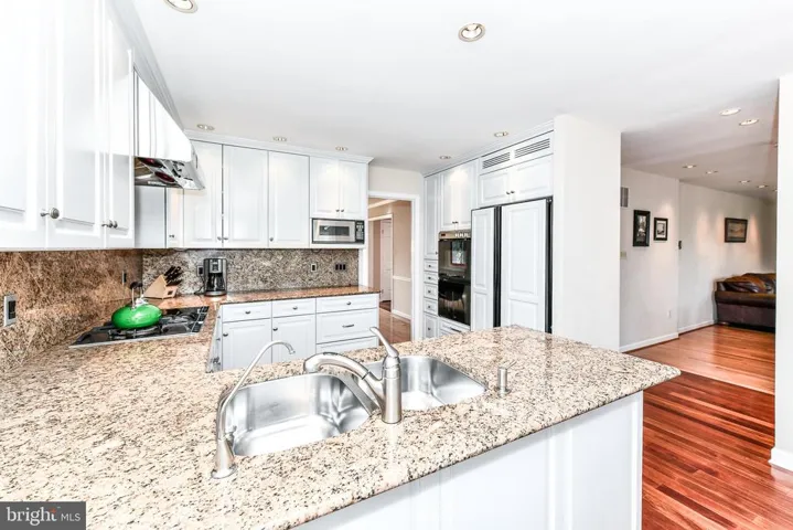 1733 Abbey Oak Dr, Vienna, Virginia 22182