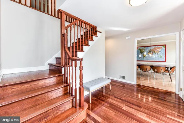 1733 Abbey Oak Dr, Vienna, Virginia 22182