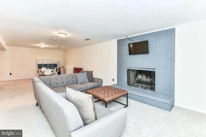 1733 Abbey Oak Dr, Vienna, Virginia 22182