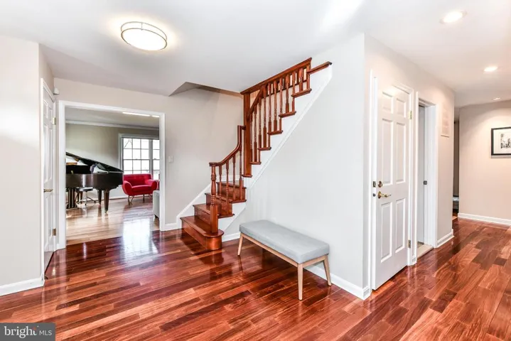 1733 Abbey Oak Dr, Vienna, Virginia 22182