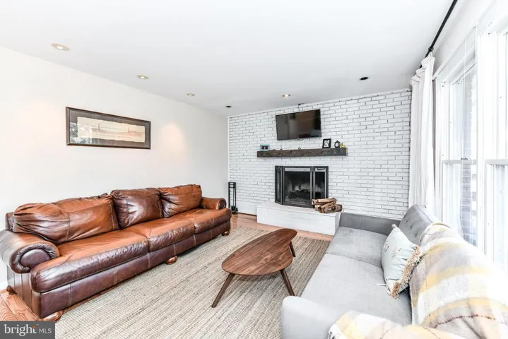 1733 Abbey Oak Dr, Vienna, Virginia 22182