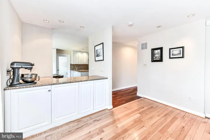 1733 Abbey Oak Dr, Vienna, Virginia 22182