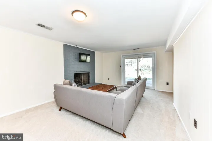 1733 Abbey Oak Dr, Vienna, Virginia 22182