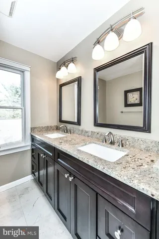 1733 Abbey Oak Dr, Vienna, Virginia 22182