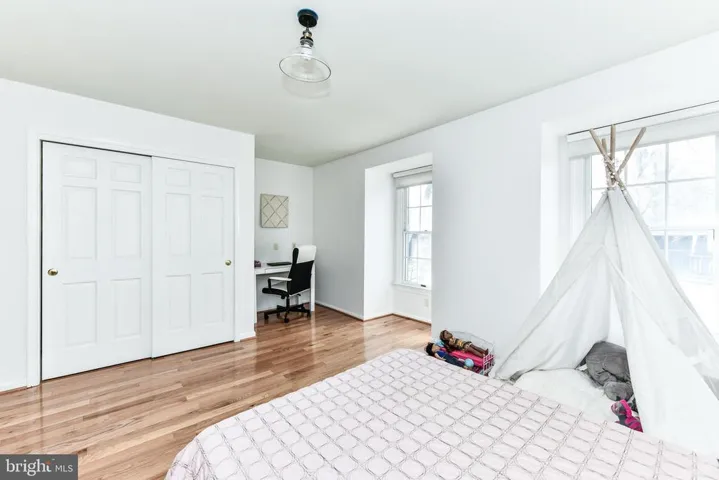 1733 Abbey Oak Dr, Vienna, Virginia 22182