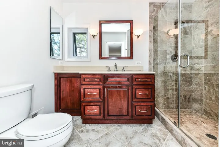 1733 Abbey Oak Dr, Vienna, Virginia 22182