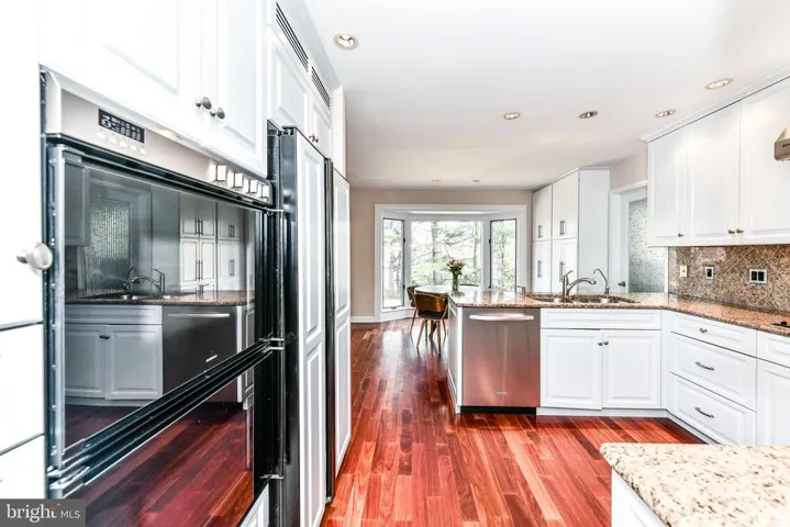 1733 Abbey Oak Dr, Vienna, Virginia 22182