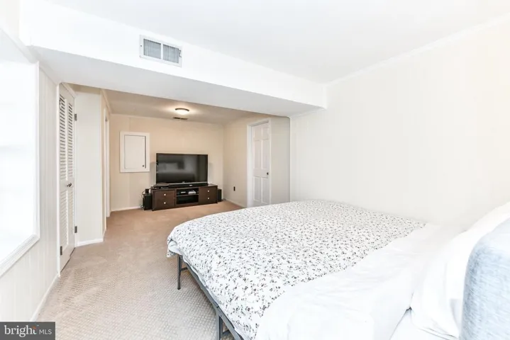 1733 Abbey Oak Dr, Vienna, Virginia 22182