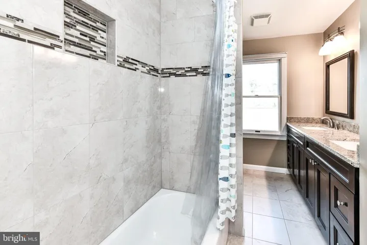 1733 Abbey Oak Dr, Vienna, Virginia 22182