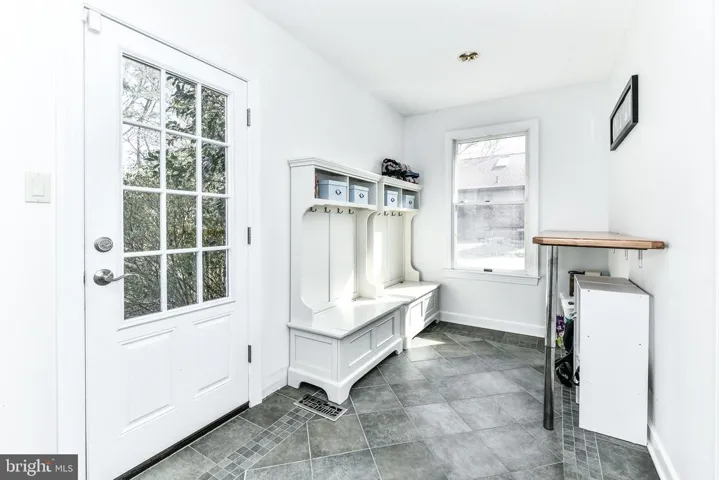 1733 Abbey Oak Dr, Vienna, Virginia 22182