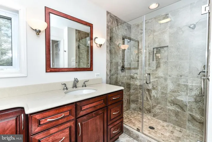 1733 Abbey Oak Dr, Vienna, Virginia 22182