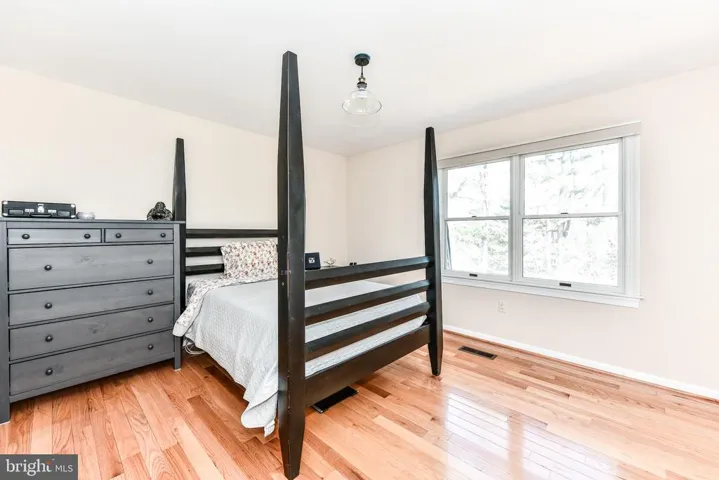 1733 Abbey Oak Dr, Vienna, Virginia 22182