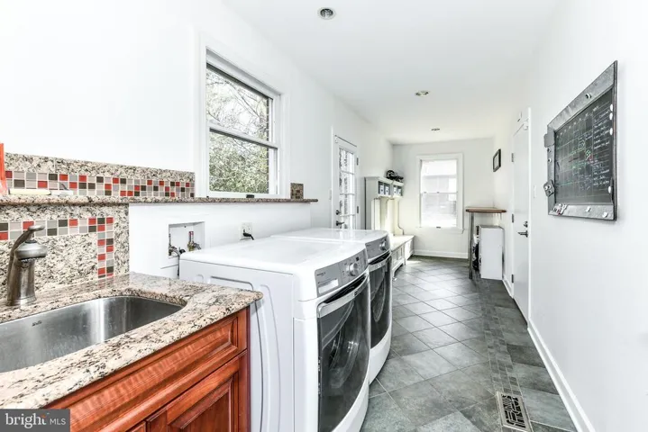 1733 Abbey Oak Dr, Vienna, Virginia 22182
