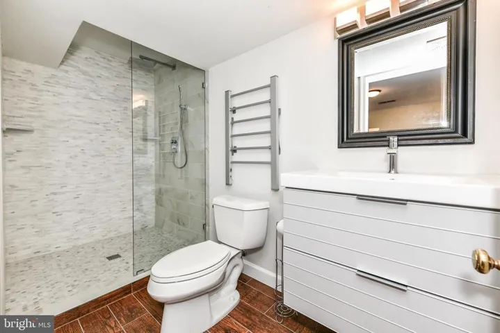 1733 Abbey Oak Dr, Vienna, Virginia 22182