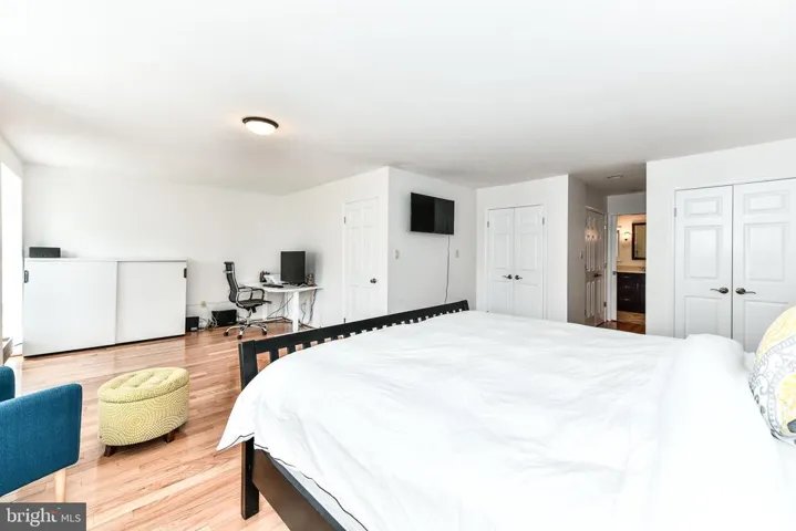 1733 Abbey Oak Dr, Vienna, Virginia 22182