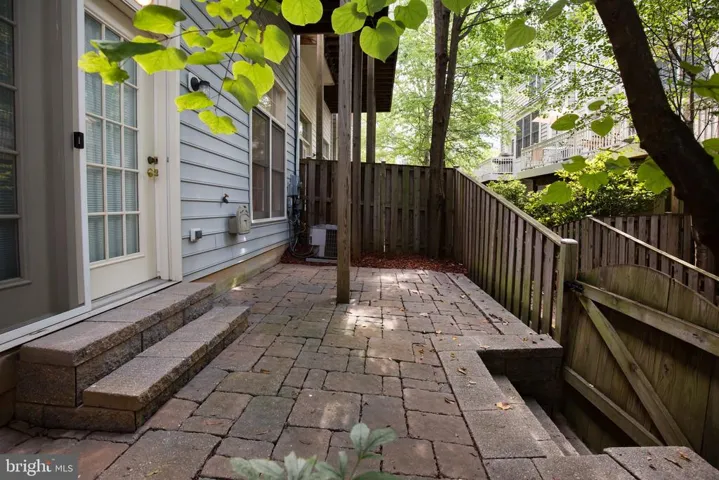 11422 Log Ridge Dr, Fairfax, Virginia 22030
