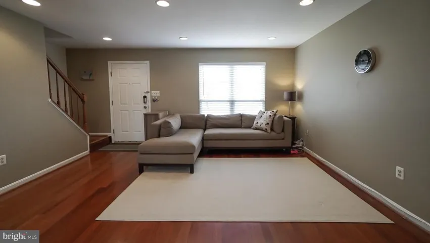 14566 Woodgate Manor Cir, Centreville, Virginia 20120
