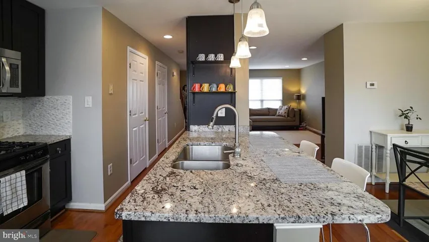 14566 Woodgate Manor Cir, Centreville, Virginia 20120