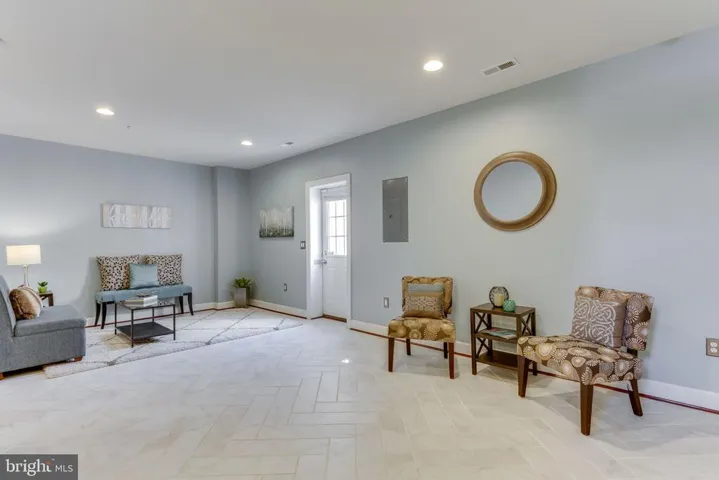 543 Triadelphia Way, Alexandria, Virginia 22312