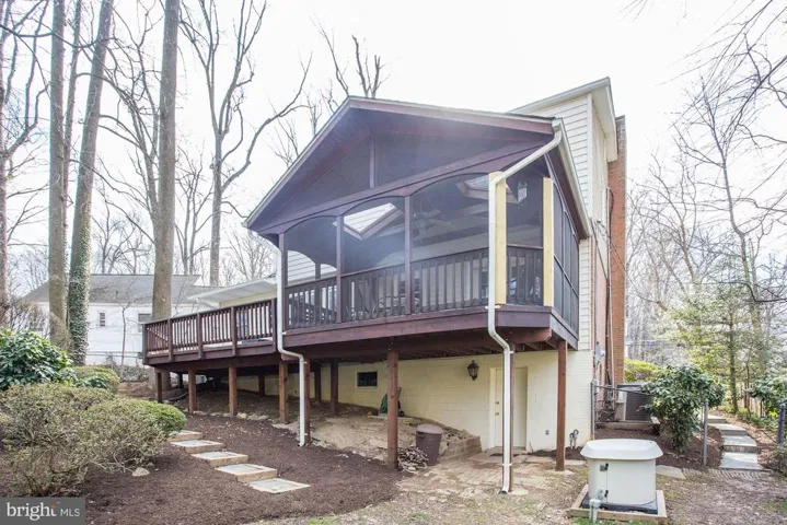 526 Poplar Dr, Falls Church, Virginia 22046