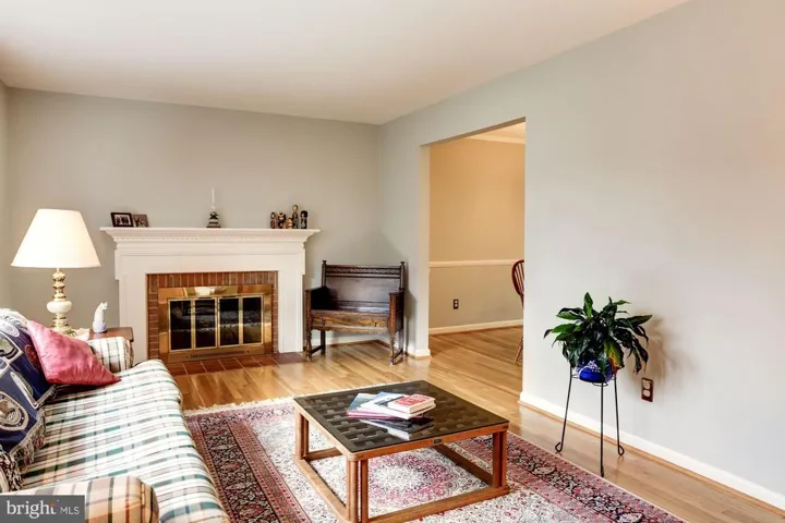 526 Poplar Dr, Falls Church, Virginia 22046