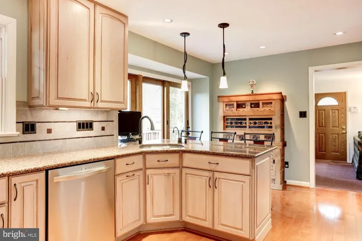 526 Poplar Dr, Falls Church, Virginia 22046