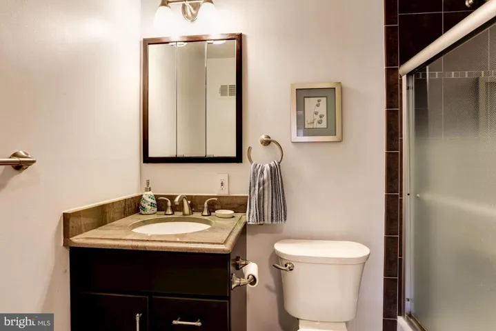526 Poplar Dr, Falls Church, Virginia 22046