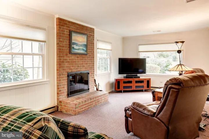 526 Poplar Dr, Falls Church, Virginia 22046