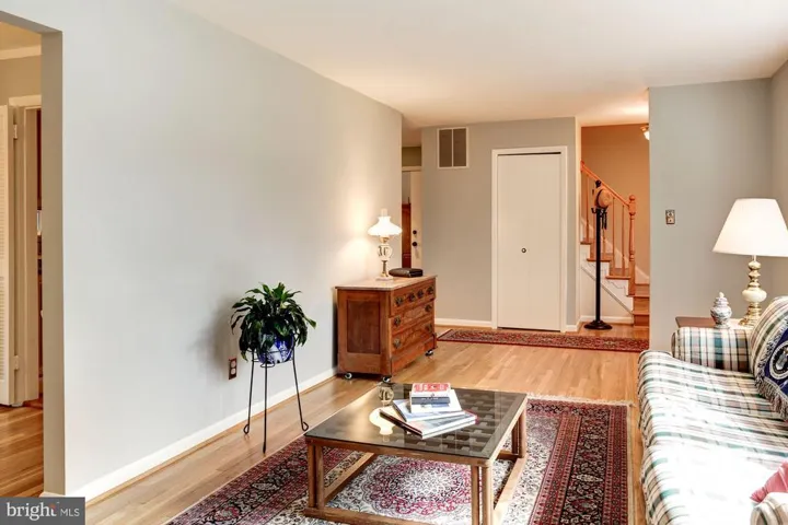 526 Poplar Dr, Falls Church, Virginia 22046