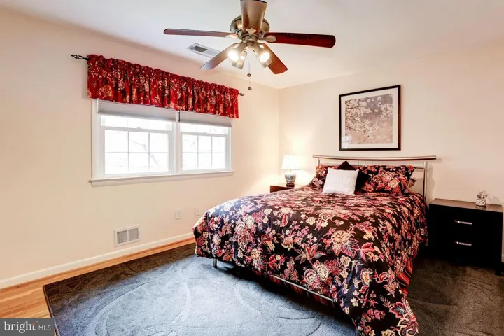 526 Poplar Dr, Falls Church, Virginia 22046