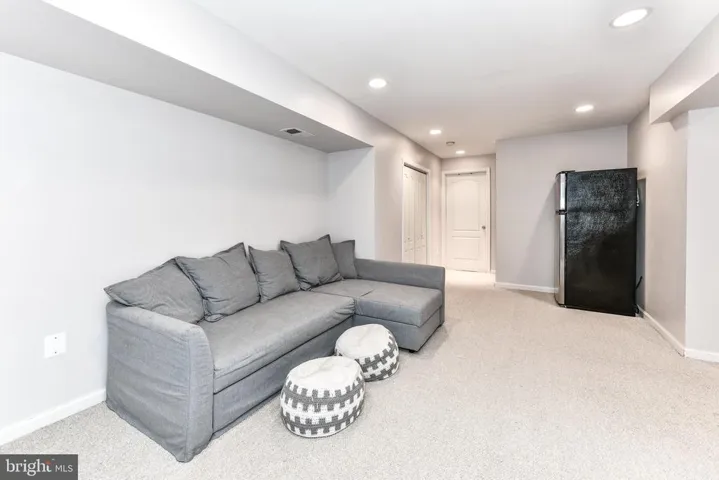 43090 Corcoran Ln, Chantilly, Virginia 20152