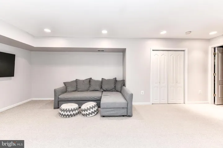 43090 Corcoran Ln, Chantilly, Virginia 20152