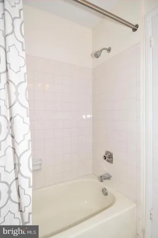 2829 S Abingdon St #b, Arlington, Virginia 22206