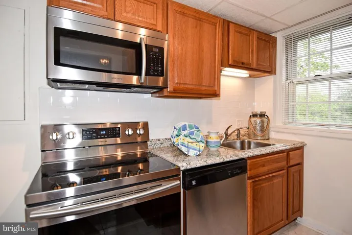 2829 S Abingdon St #b, Arlington, Virginia 22206
