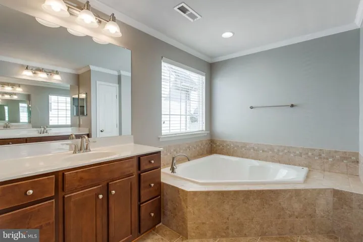 16828 Adrift Ct, Woodbridge, Virginia 22191