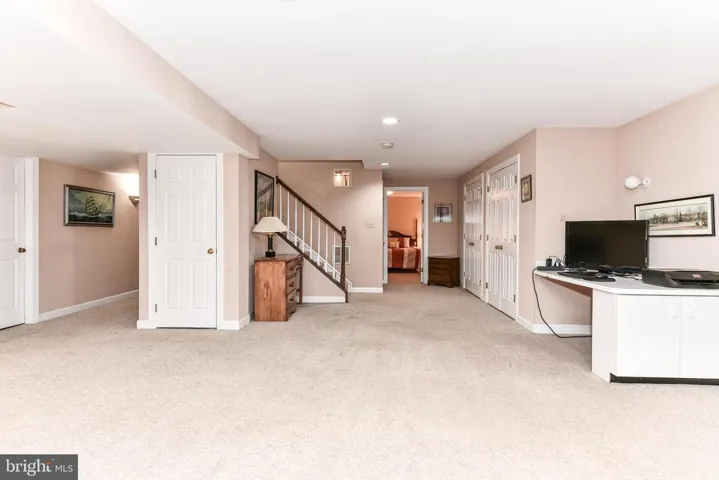 9425 Lakeside Dr, Vienna, Virginia 22182