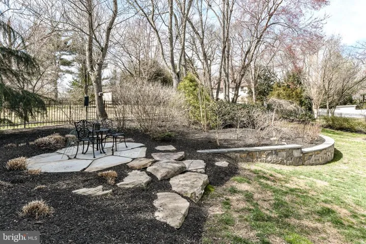 9425 Lakeside Dr, Vienna, Virginia 22182