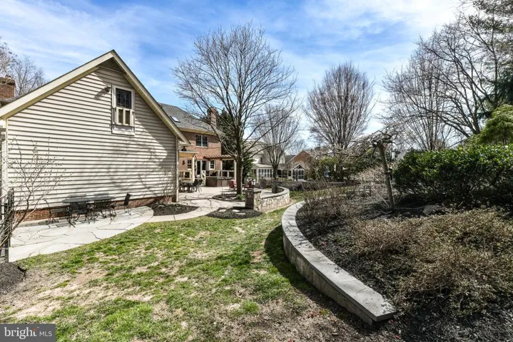 9425 Lakeside Dr, Vienna, Virginia 22182