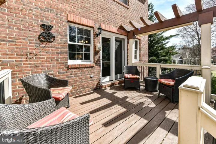 9425 Lakeside Dr, Vienna, Virginia 22182