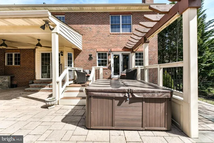 9425 Lakeside Dr, Vienna, Virginia 22182