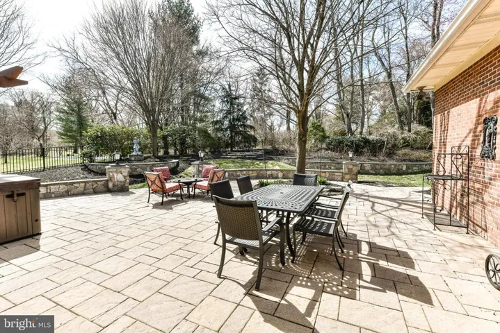 9425 Lakeside Dr, Vienna, Virginia 22182