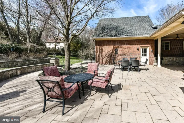 9425 Lakeside Dr, Vienna, Virginia 22182