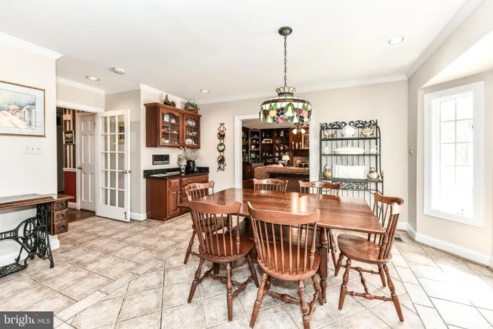 9425 Lakeside Dr, Vienna, Virginia 22182