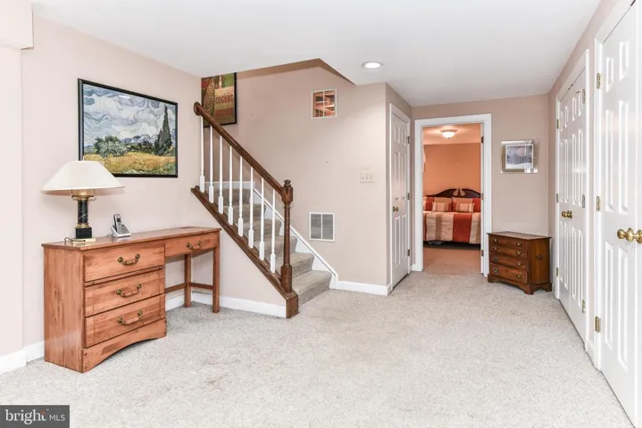 9425 Lakeside Dr, Vienna, Virginia 22182