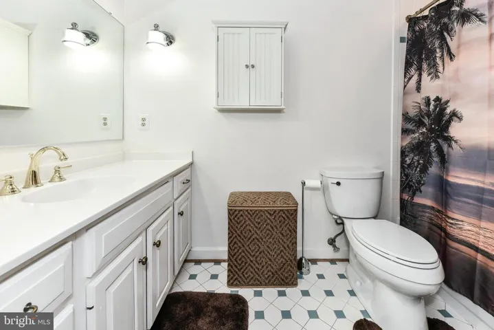 9425 Lakeside Dr, Vienna, Virginia 22182