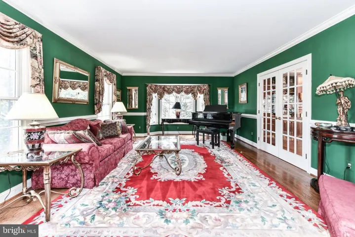 9425 Lakeside Dr, Vienna, Virginia 22182