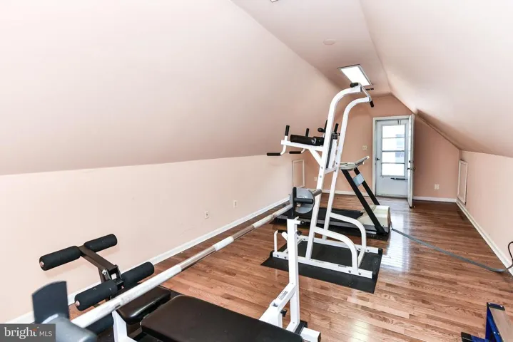 9425 Lakeside Dr, Vienna, Virginia 22182