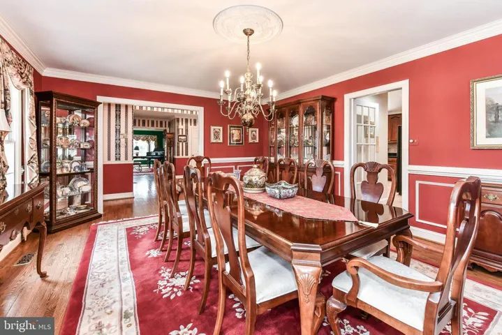 9425 Lakeside Dr, Vienna, Virginia 22182