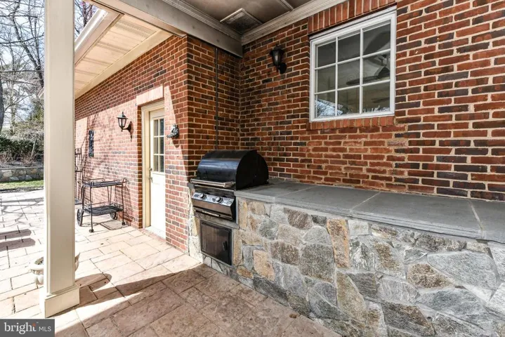 9425 Lakeside Dr, Vienna, Virginia 22182