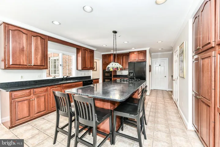 9425 Lakeside Dr, Vienna, Virginia 22182
